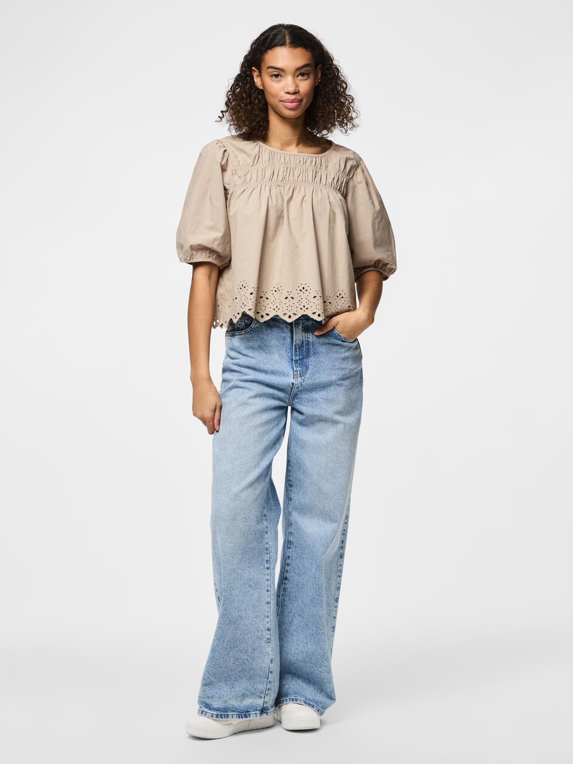 model_shot-front_full